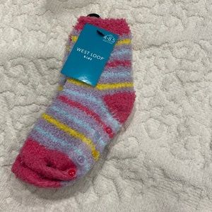 NWT kids fuzzy west loop fuzzy socks size 4-8.5
